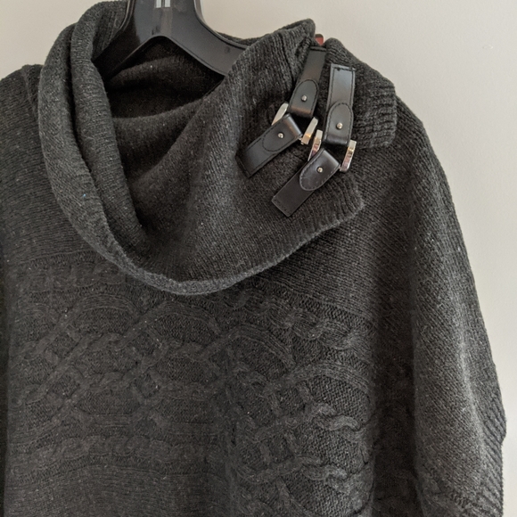 Lavena Large poncho - Picture 2 of 4